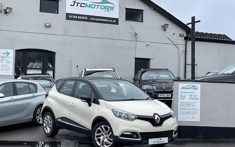 Used Renault Captur Dynamique 90 HP (66 kW) 2015 White SUV