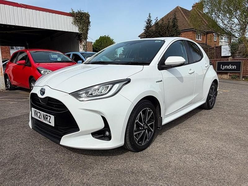 Used Toyota Yaris Hybrid Design 2021 White Hatchback