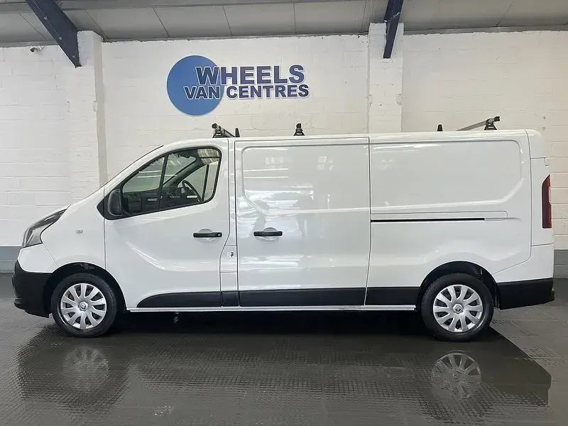 Begagnad Renault Trafic Business 2021 Vit Minibuss