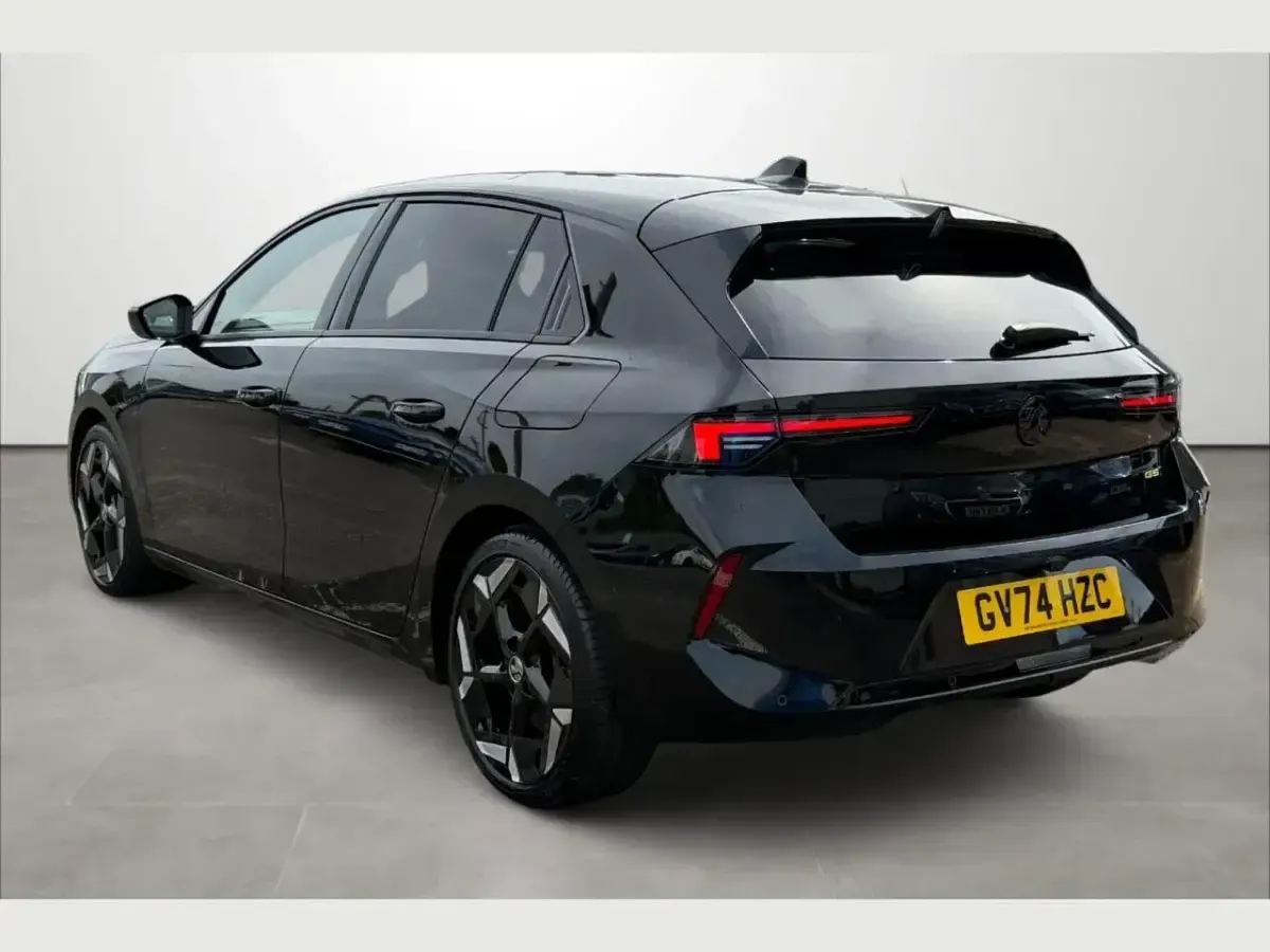 Used Vauxhall Astra GSe 221 HP (162 kW) 2024 Black Hatchback