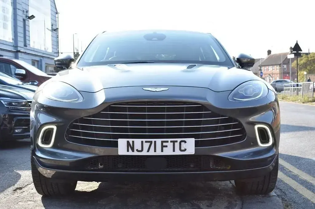 Used Aston Martin DBX 550 HP (404 kW) 2021 Silver SUV