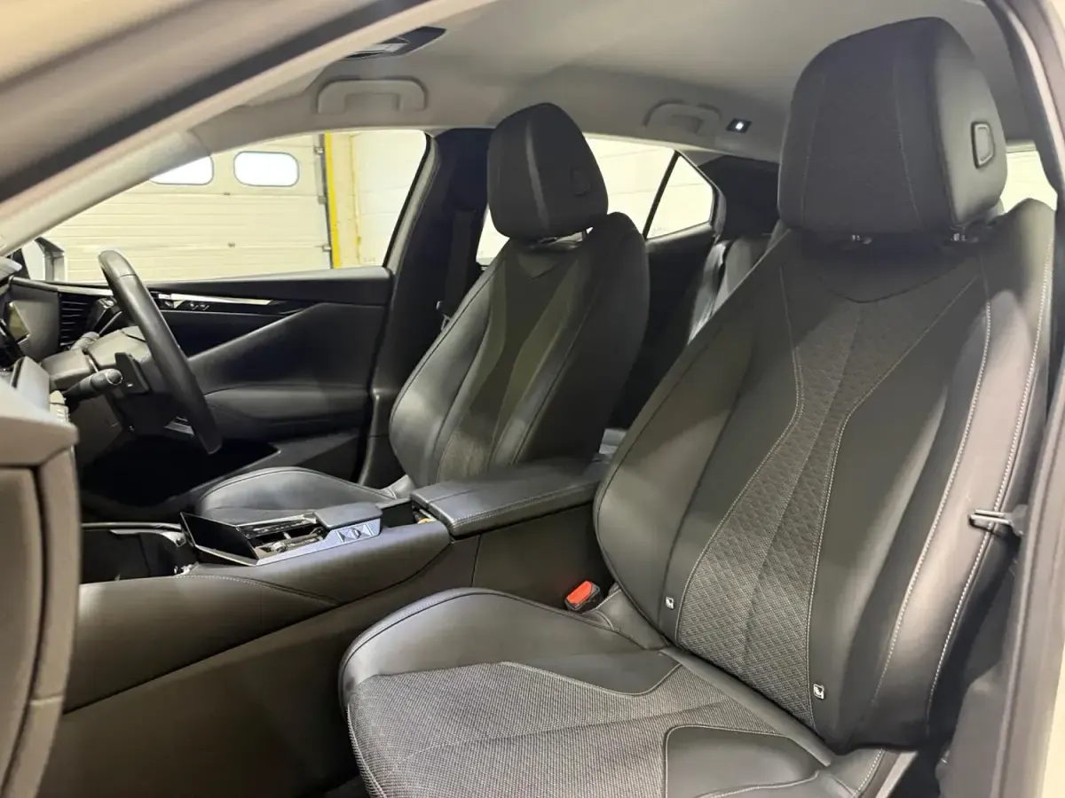 Used DS Automobiles DS4 Crossback Trocadero 222 HP (163 kW) 2023 White SUV