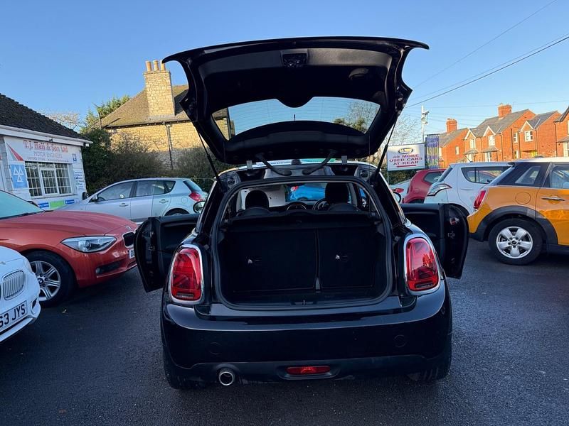 Usado Mini Cooper Classic 136 HP (100 kW) 2019 Preto Citadino
