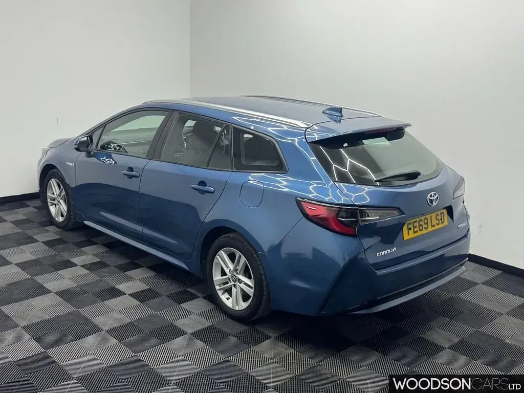 Used Toyota Corolla 122 HP (89 kW) 2019 Blue Estate