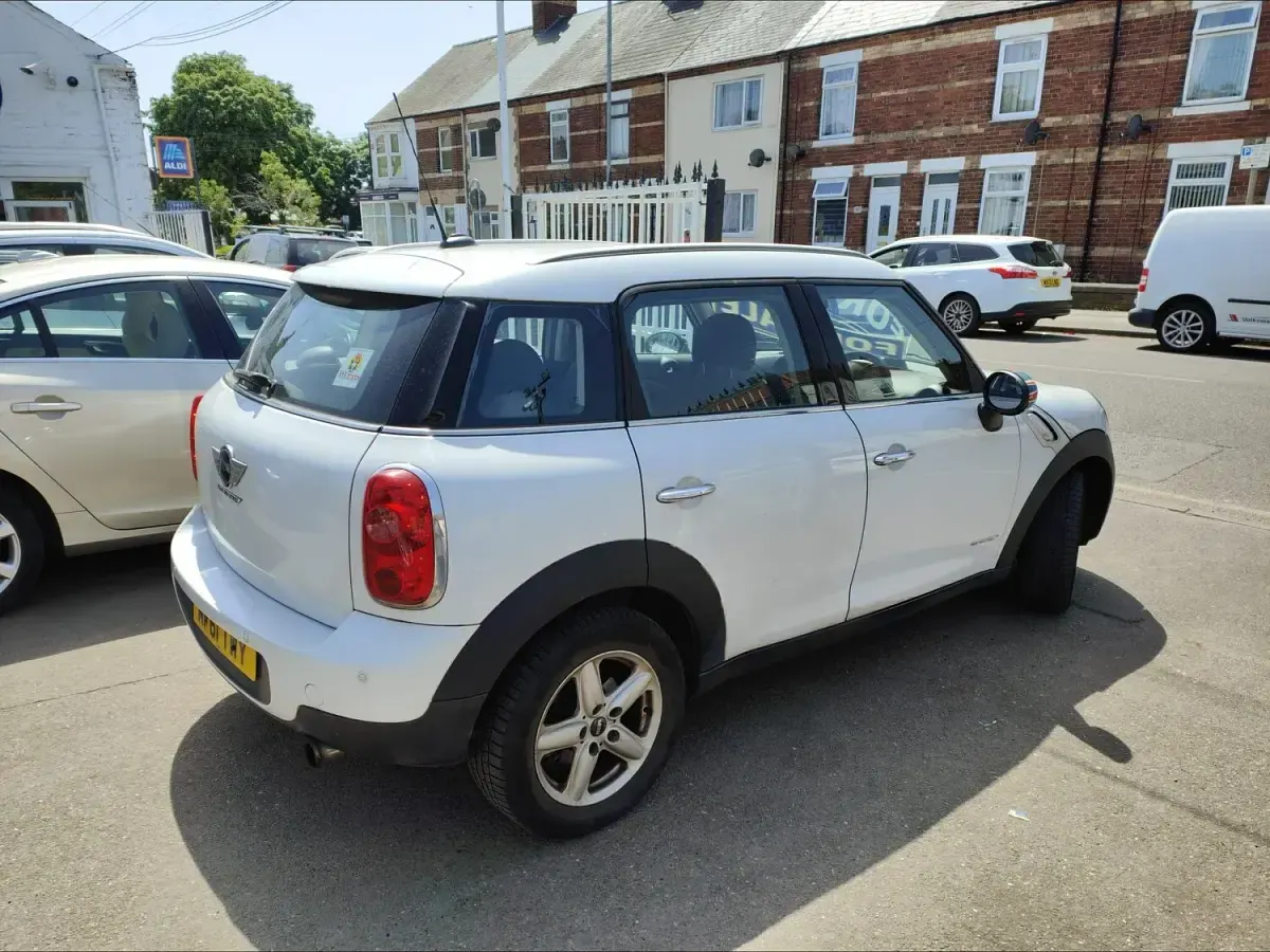 Used Mini ONE 98 HP (72 kW) 2011 White Hatchback