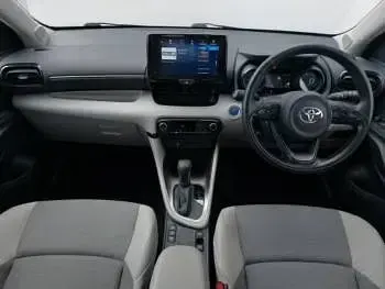 Used Toyota Yaris Hybrid 116 HP (85 kW) 2023 White Hatchback