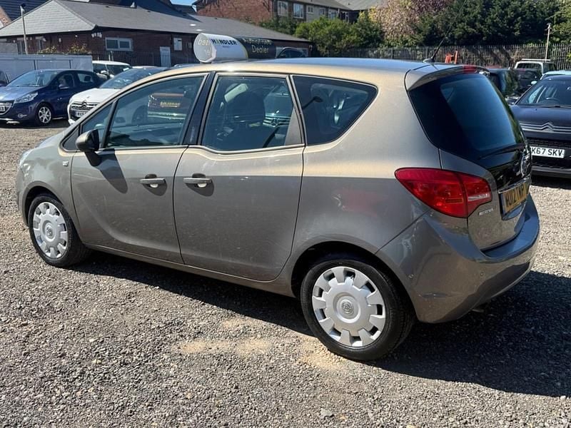 Używany Vauxhall Meriva 2012 Brązowy Minivan