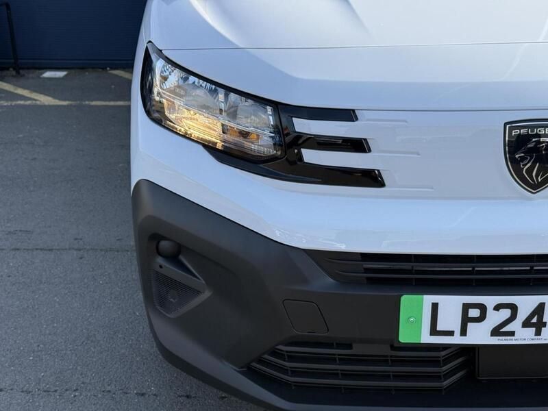 White New 2024 Peugeot E-Partner MPV | £19,163 (Fair price) - Image 1/4