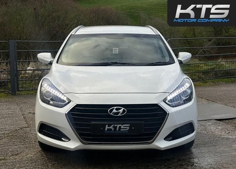 Used Hyundai i40 141 HP (103 kW) 2017 White Estate