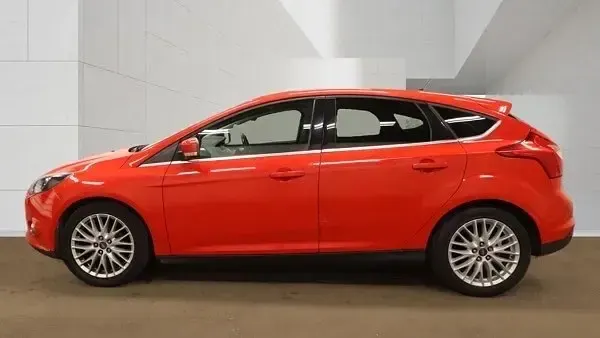 Usado Ford Focus Zetec 2014 Rojo Utilitario