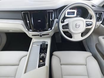 Usado Volvo V60 Plus 197 CV (144 kW) 2025 Plateado Familiar