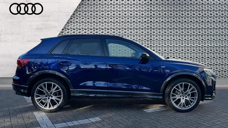 Używany Audi Q3 Black Edition 150 KM (110 kW) 2025 Niebieski SUV