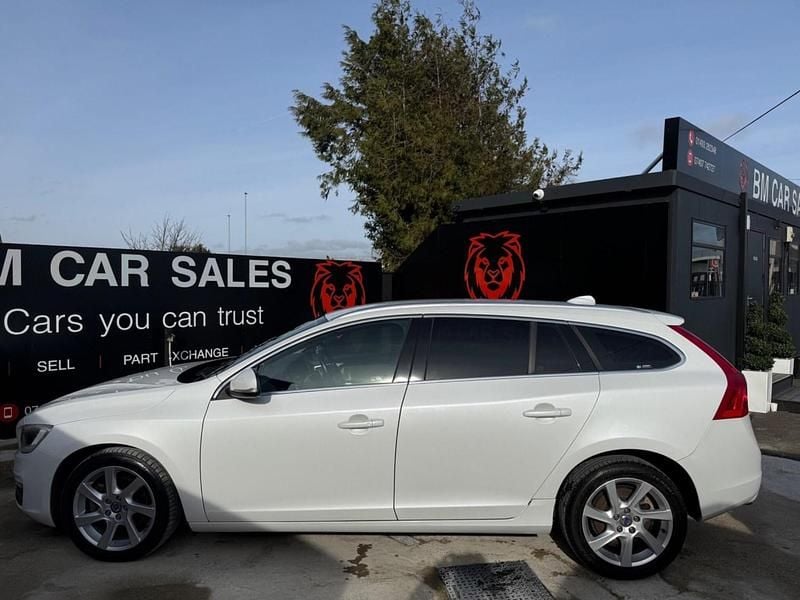 Used Volvo V60 SE Lux 180 HP (132 kW) 2025 White Estate