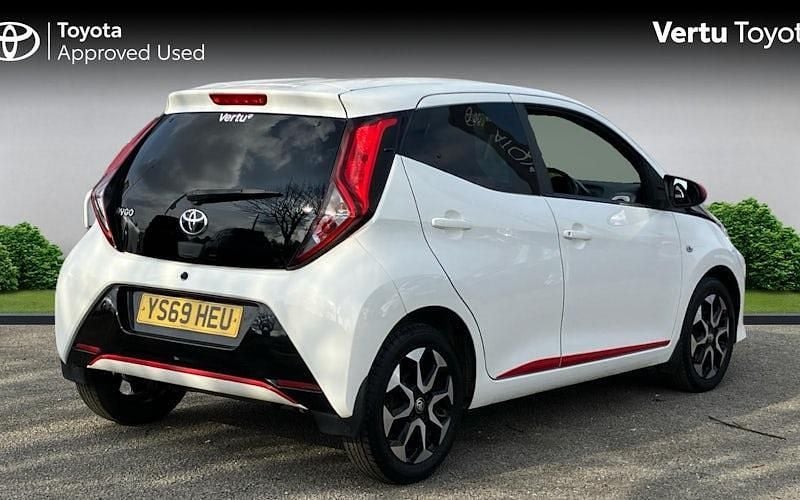 Used Toyota Aygo Trend 72 HP (52 kW) 2020 White Hatchback