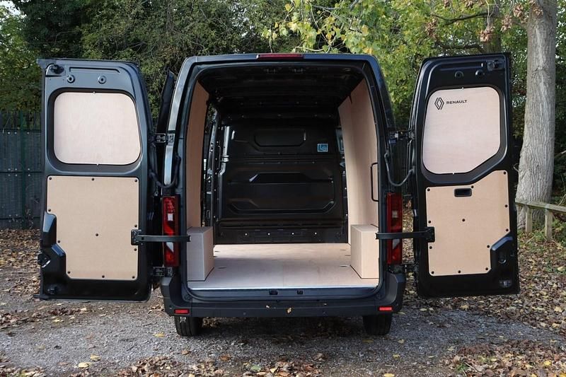 Nowe Renault Master 168 KM (123 kW) 2026 Czarny Minivan