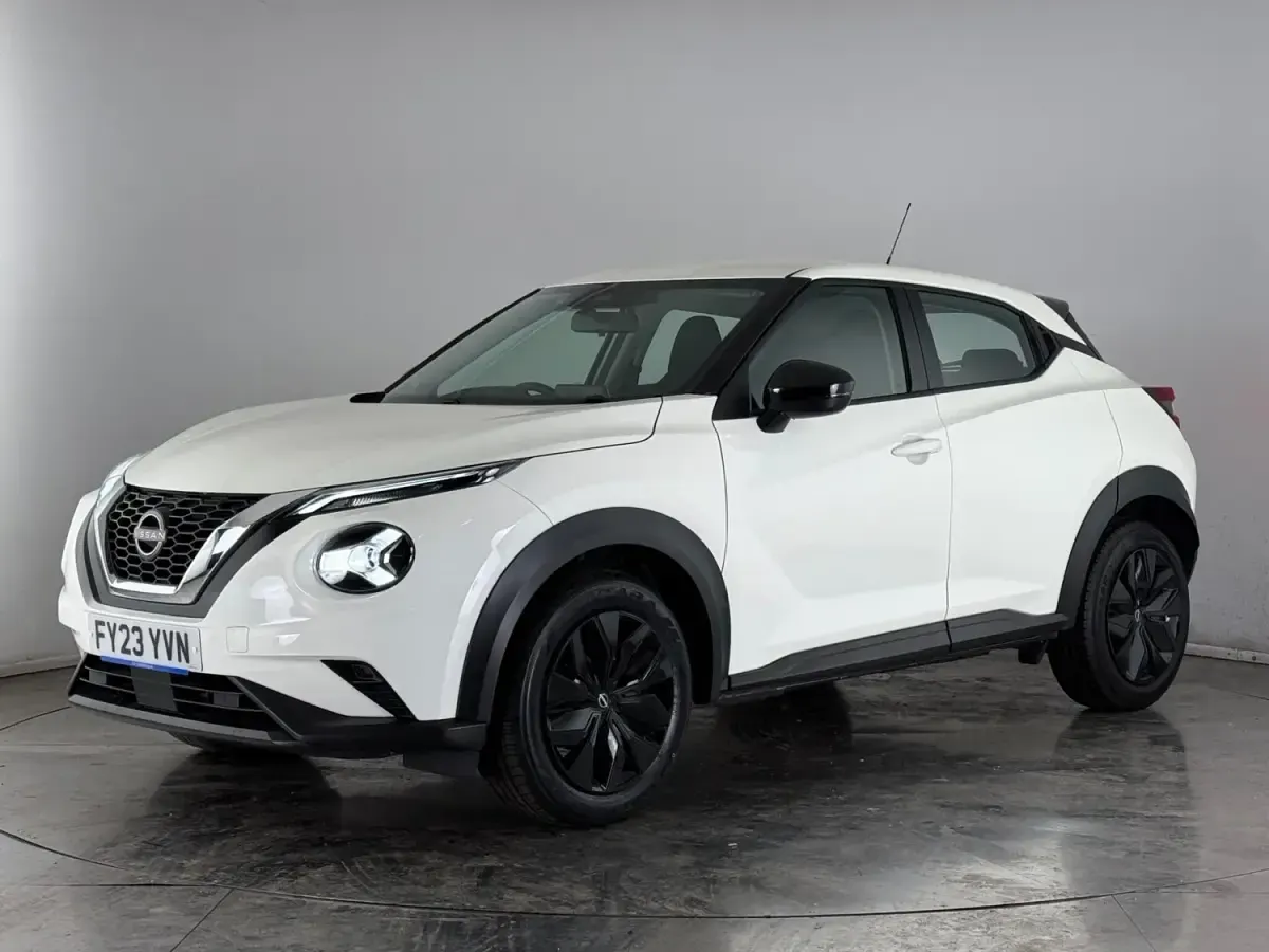 Używany Nissan Juke Acenta 114 KM (83 kW) 2023 Biały SUV