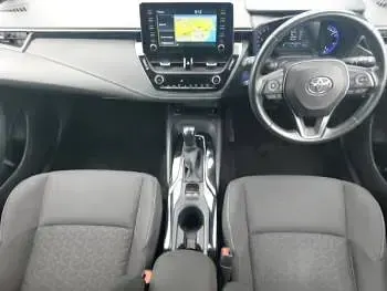 Used Toyota Corolla Design 122 HP (89 kW) 2020 White Estate