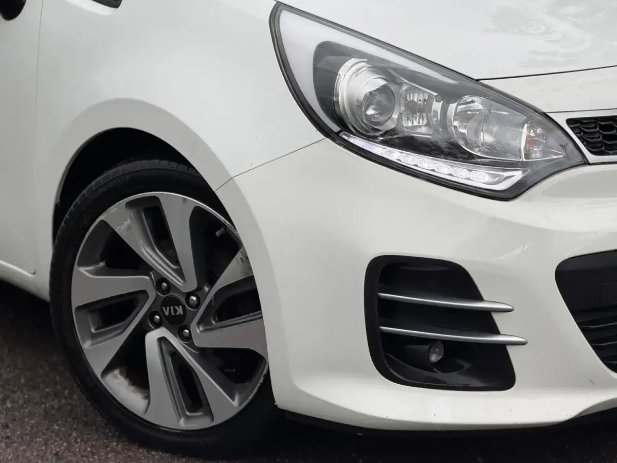 Usado Kia Rio 2017 Branco Citadino