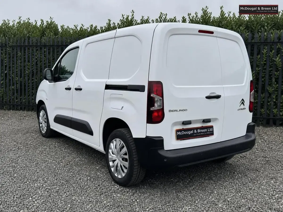 Used Citroën Berlingo 100 HP (73 kW) 2021 White MPV