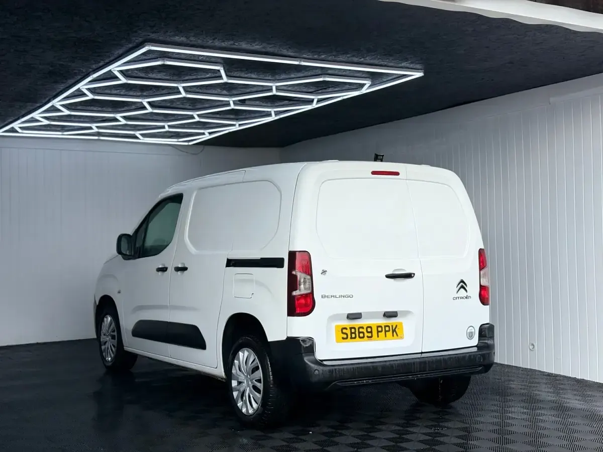 Used Citroën Berlingo 100 HP (73 kW) 2020 White MPV