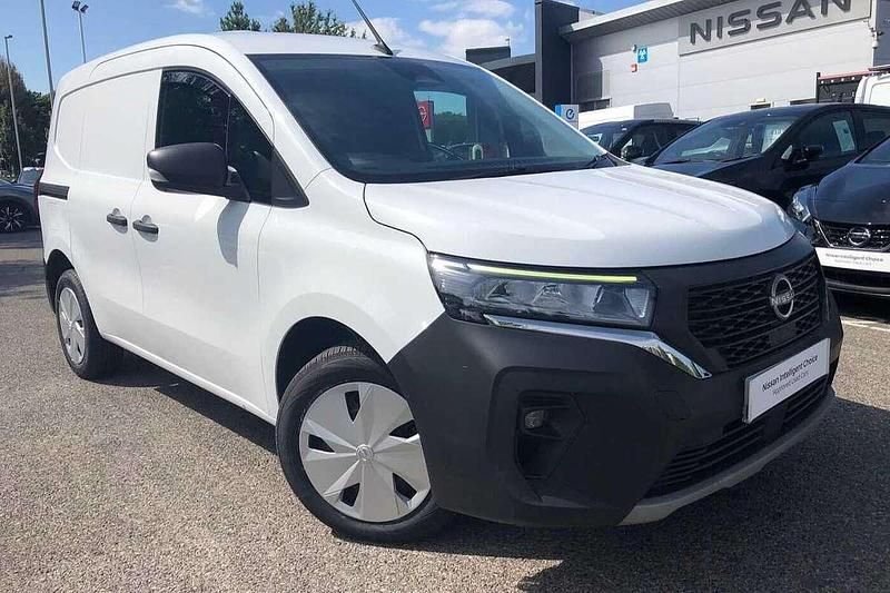 White Used 2023 Nissan Townstar Acenta MPV | £13,290 (Good price) - Image 1/4