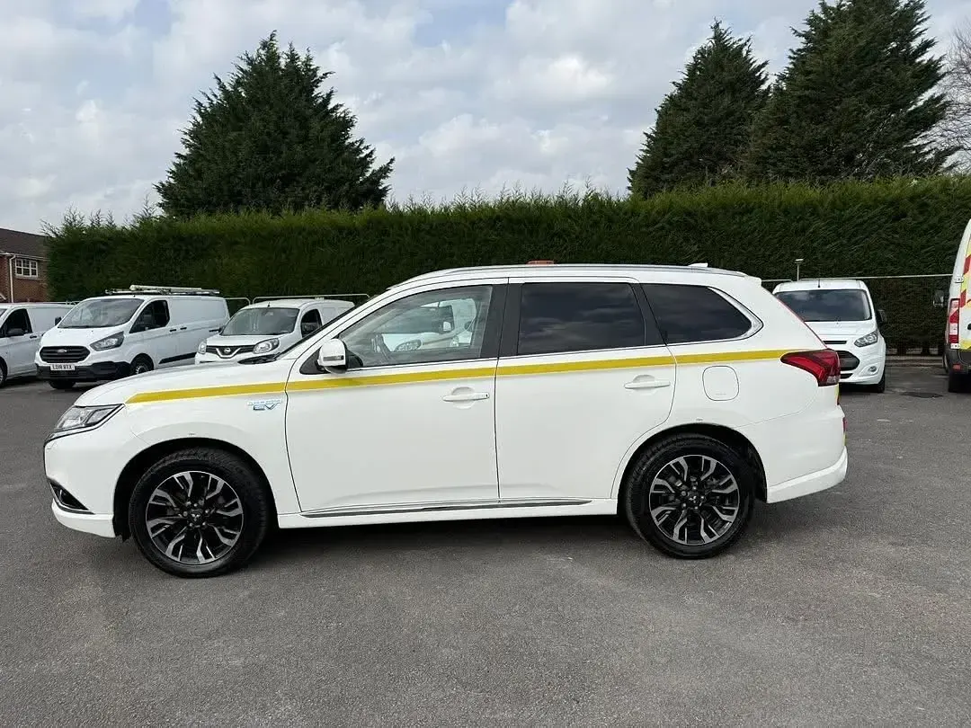 Used Mitsubishi Outlander P-HEV 2018 White