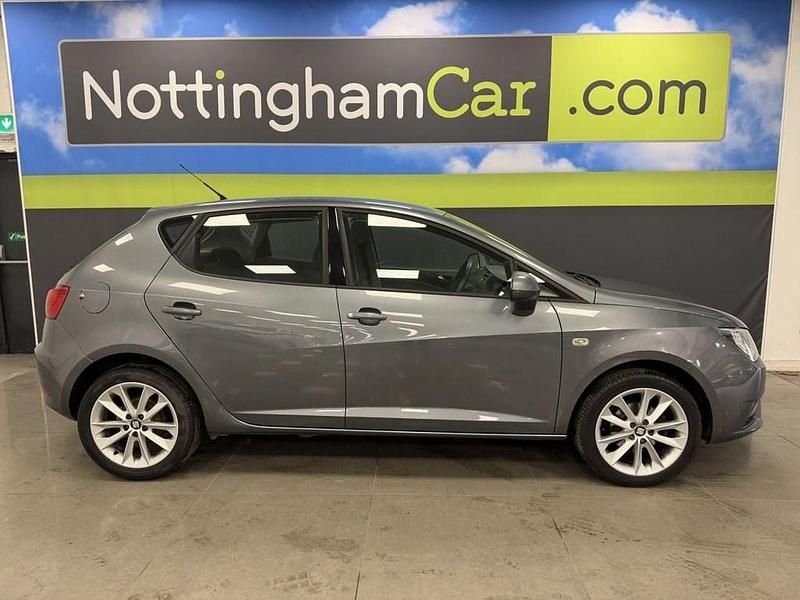 Usado Seat Ibiza 85 CV (62 kW) 2015 Gris Utilitario