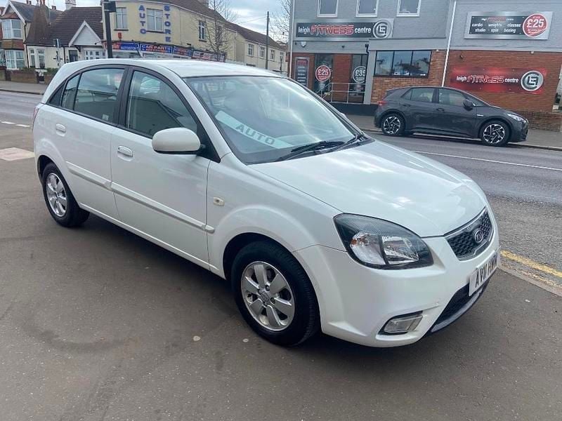 Used Kia Rio 109 HP (80 kW) 2011 White Hatchback
