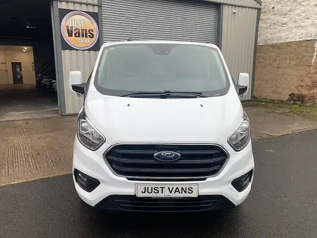 Used Ford Transit Custom Limited 130 HP (95 kW) 2023 White Van