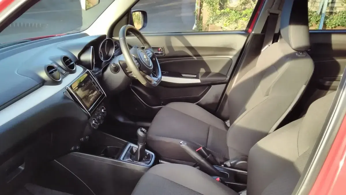 Używany Suzuki Swift SZ-L 83 KM (61 kW) 2023 Czerwony Hatchback