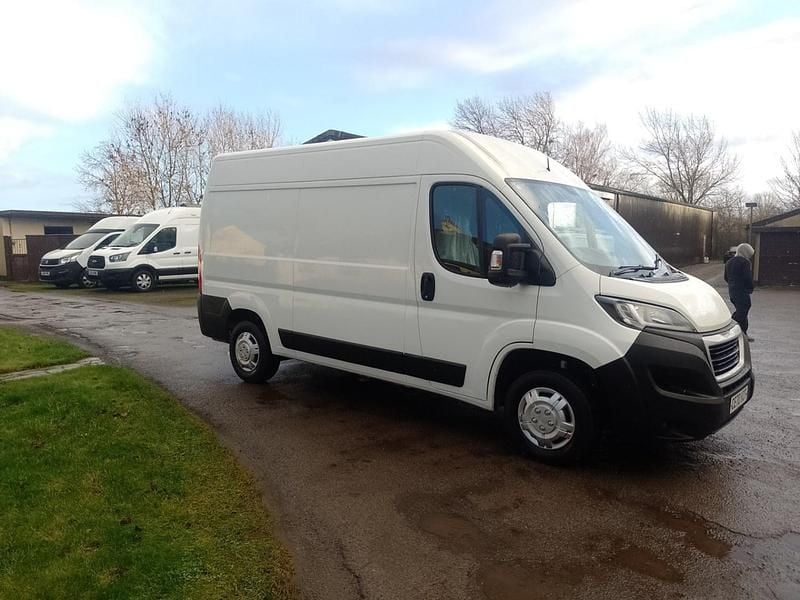White Used 2020 Peugeot Boxer Van | £9,495 (Fair price) - Image 1/4