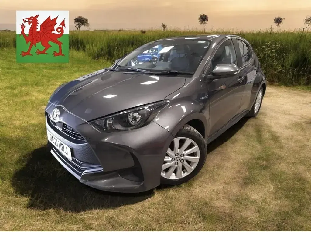 Used Toyota Yaris Hybrid Design 114 HP (83 kW) 2021 Grey Hatchback