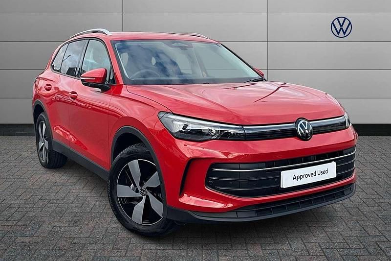 Red Used 2025 VW Tiguan Match SUV | £32,291 (Expensive) - Image 1/4