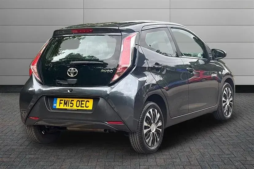 Gebraucht Toyota Aygo X-play 68 PS (50 kW) 2015 Grau Kleinwagen