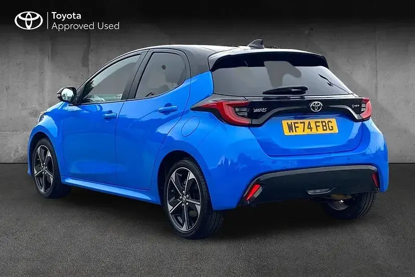 Used Toyota Yaris Edition 128 HP (94 kW) 2024 Neptune blue with black roof Hatchback
