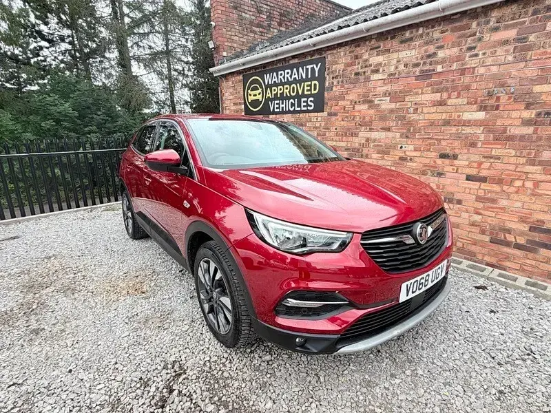 Used Vauxhall Grandland X Sport 130 HP (95 kW) 2018 Red SUV