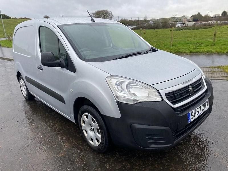 Used Peugeot Partner 97 HP (71 kW) 2017 Silver MPV