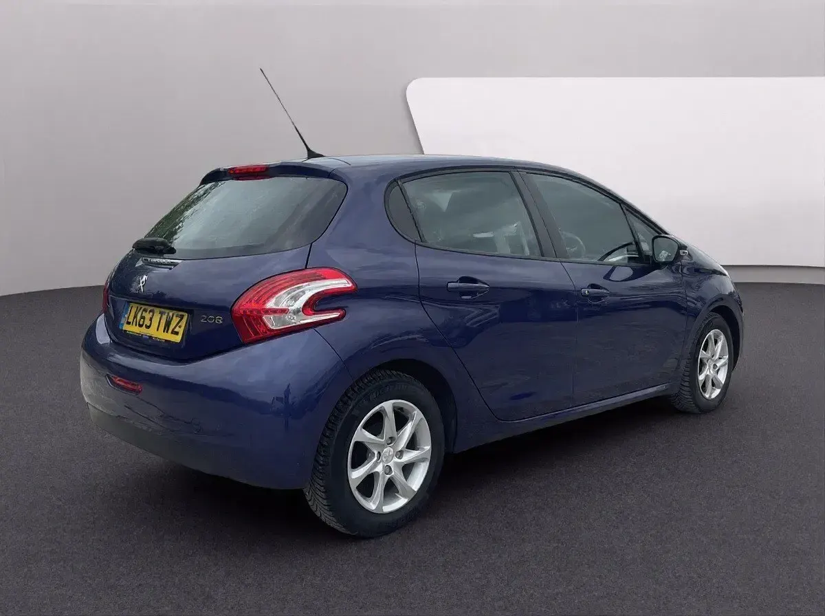 Gebraucht Peugeot 208 Active 82 PS (60 kW) 2013 Blau Kleinwagen