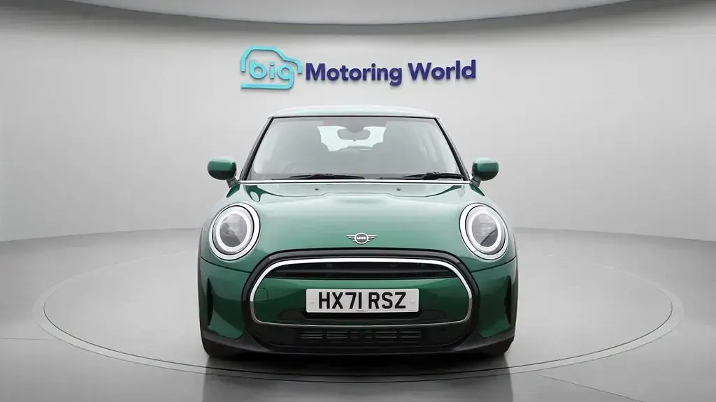 Usado Mini Cooper Classic 136 HP (100 kW) 2022 Verde Citadino