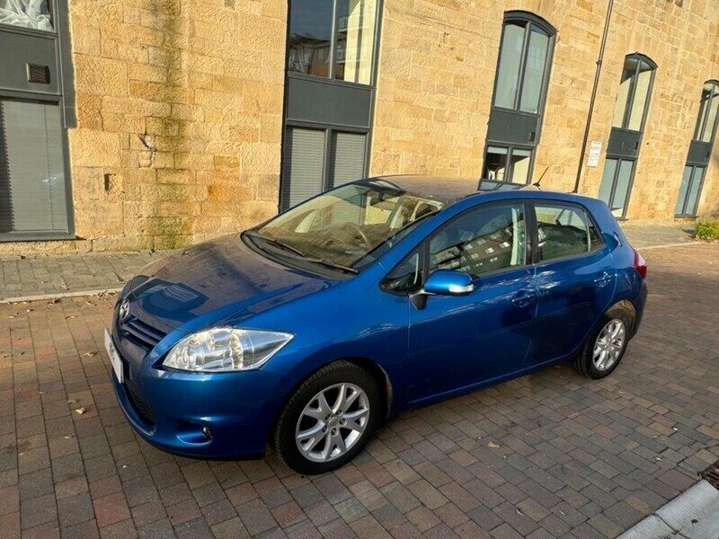 Used 2012 Toyota Auris Hatchback | £2,989 (Fair price) - Image 1/4