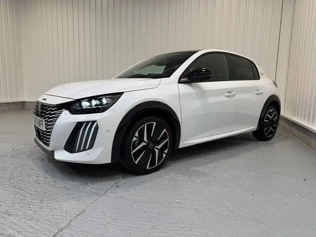 Used Peugeot 208 GTi 100 HP (73 kW) 2025 White Hatchback