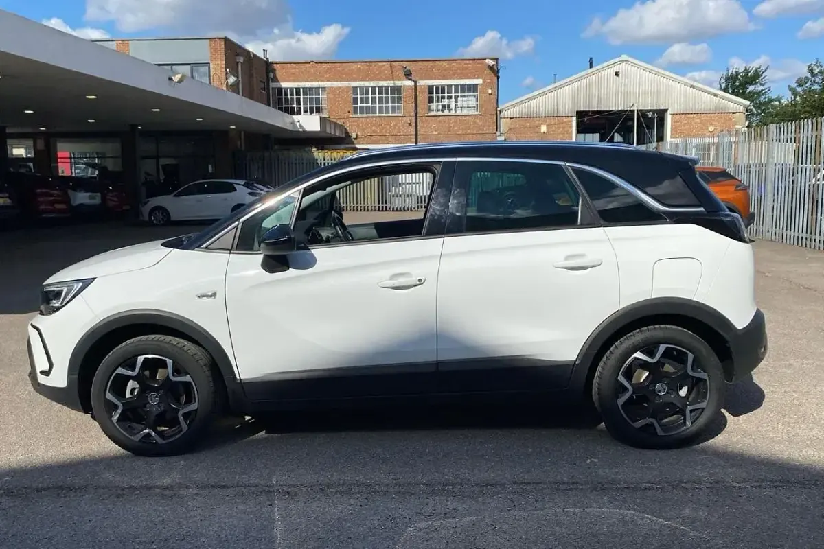 Used Vauxhall Crossland Ultimate 110 HP (80 kW) 2023 White SUV