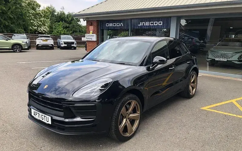 Used Porsche Macan 265 HP (194 kW) 2025 SUV