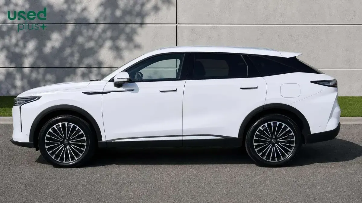 Used Omoda 9 537 HP (394 kW) 2025 White SUV