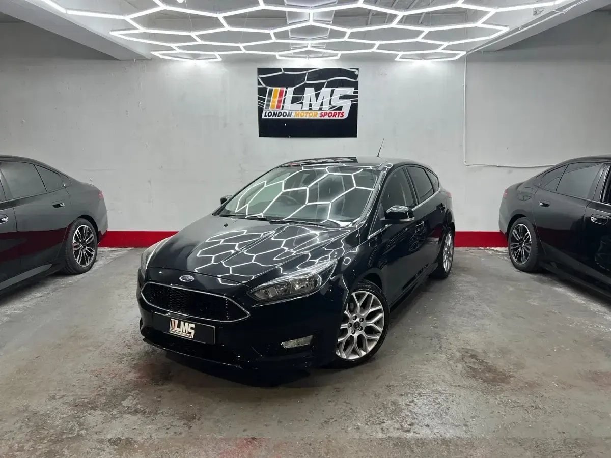 Used Ford Focus Zetec 125 HP (91 kW) 2015 Black Hatchback