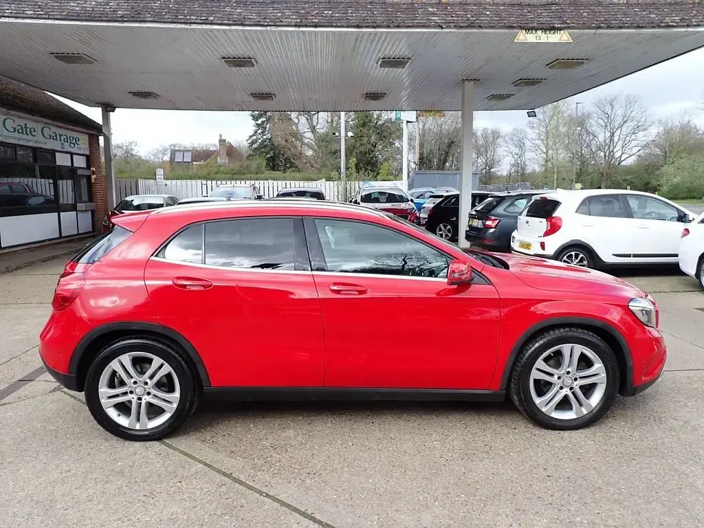 Used Mercedes GLA220 Premium 170 HP (125 kW) 2014 Red SUV