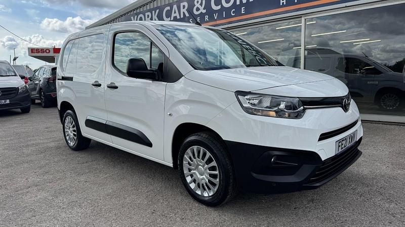White Used 2021 Toyota Proace Van | £8,495 (Fair price) - Image 1/4