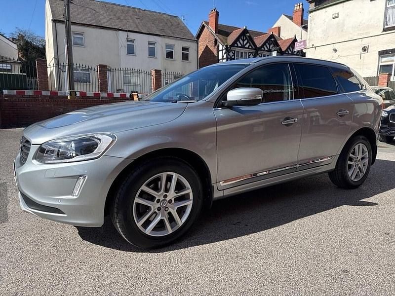 Usado Volvo XC60 SE Lux 220 HP (161 kW) 2017 Prateado SUV