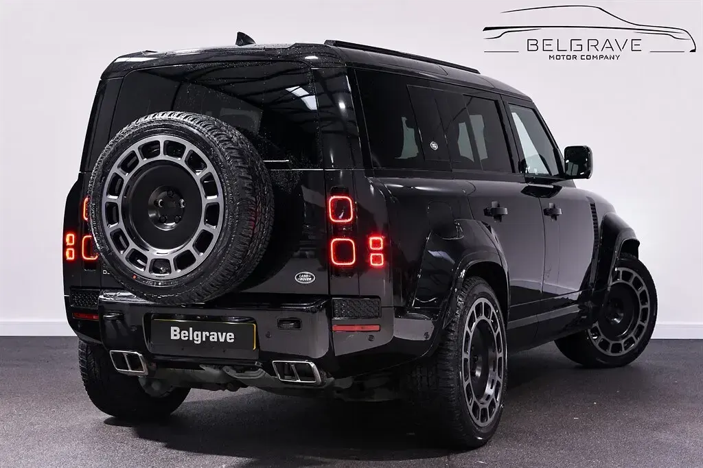 Used Land Rover Defender SE Dynamic 250 HP (183 kW) 2023 Black SUV