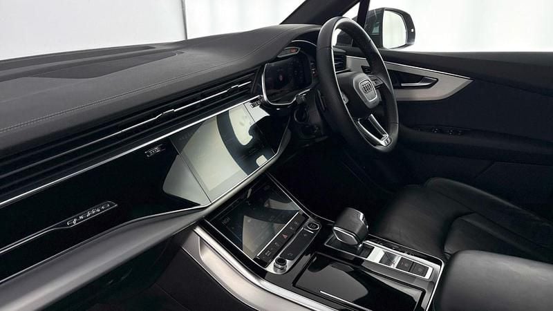 Used Audi Q7 Black Edition 231 HP (169 kW) 2023 Daytona grey SUV